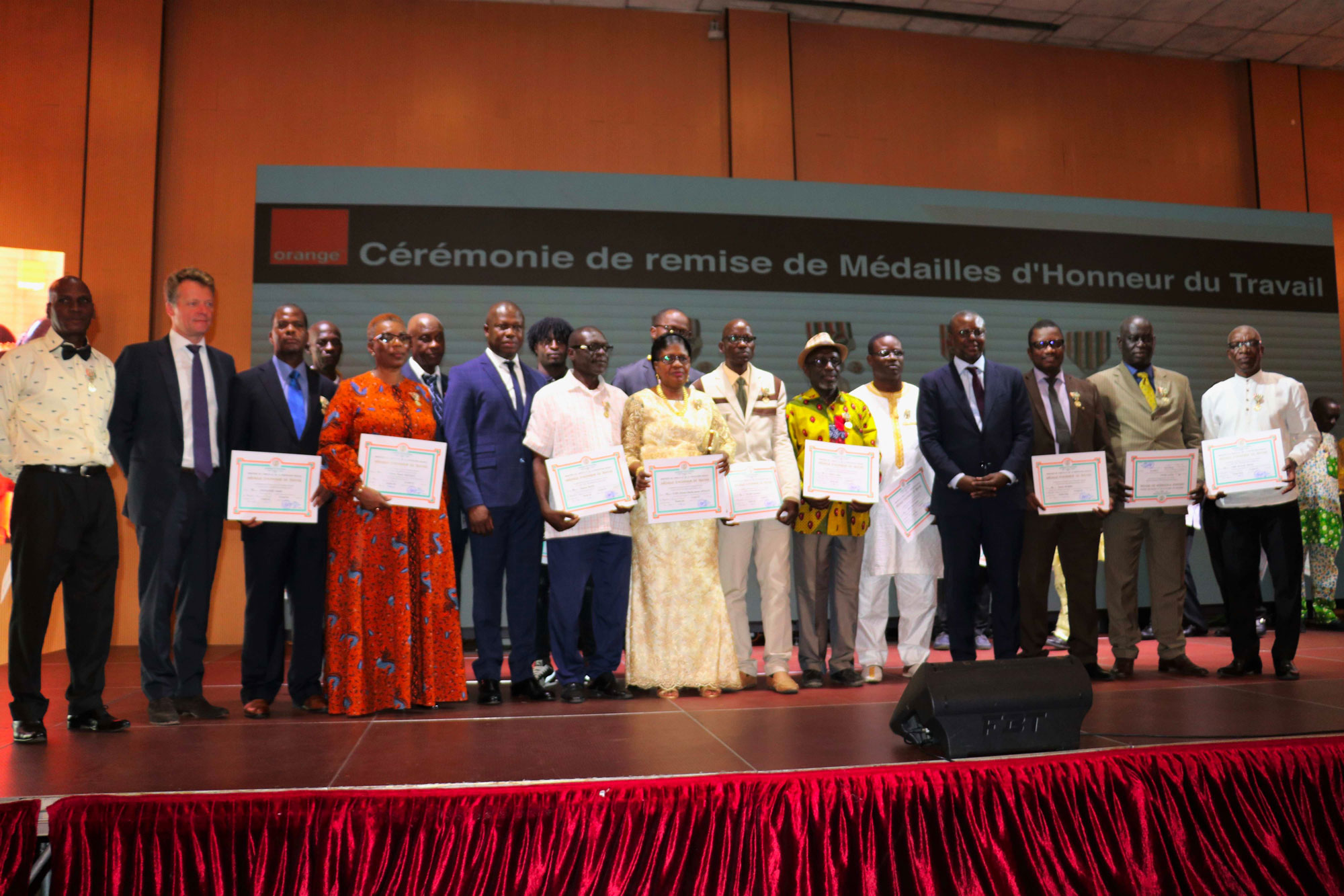 Orange Côte d'Ivoire reconnaissant 471 salariés et ex-collaborateurs